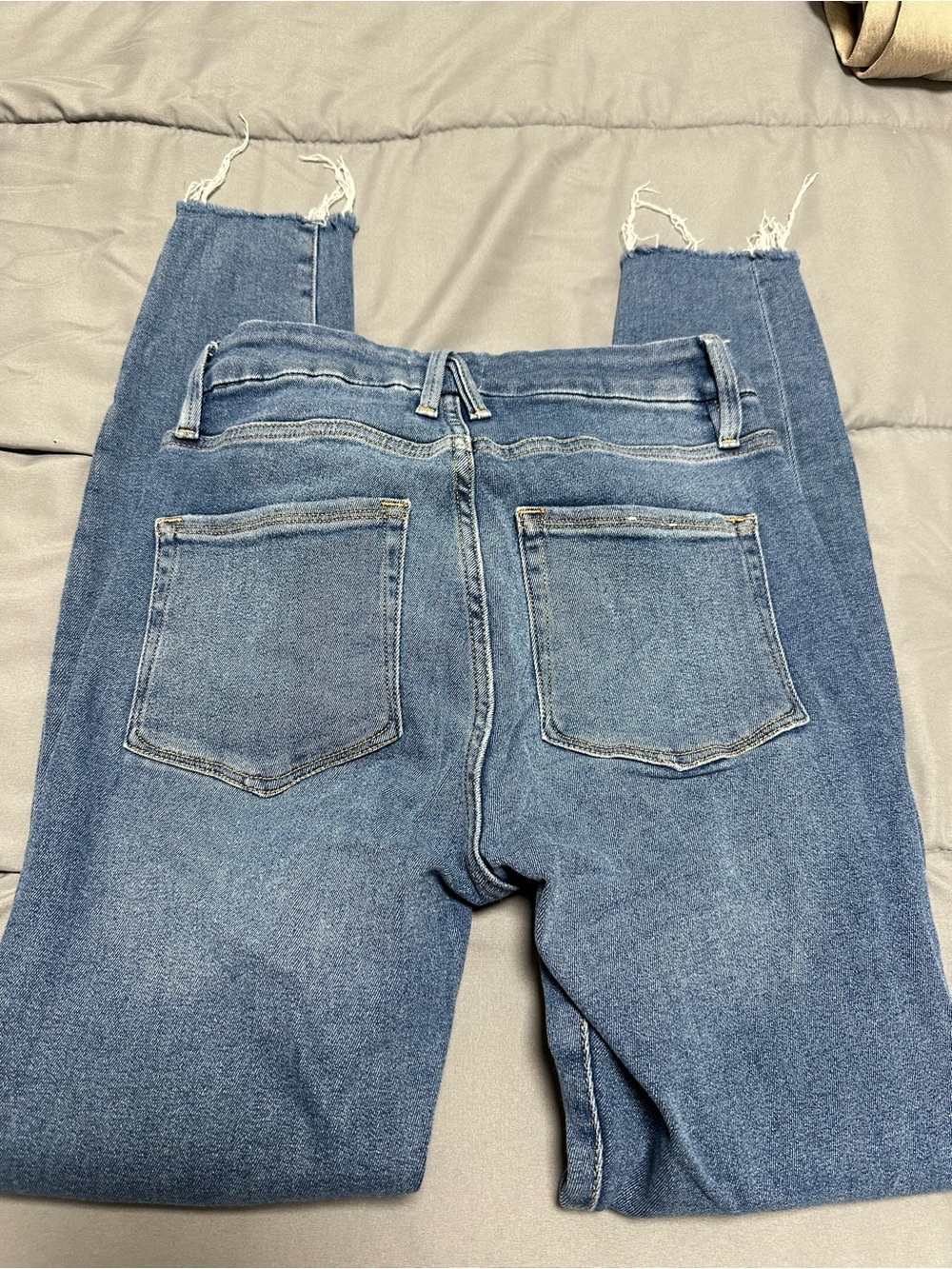 Good American Light Wash Blue Skinny Jeans 6/28 - Picture 3 of 4